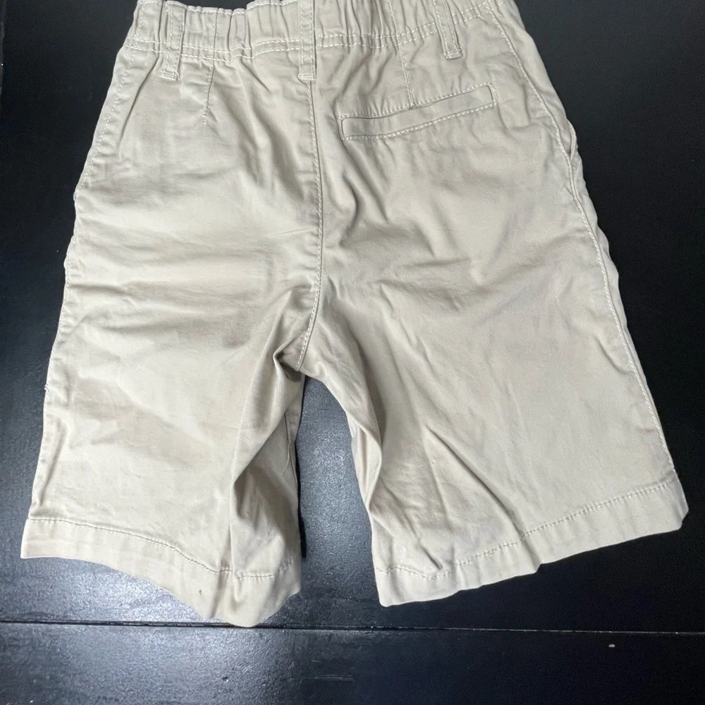 Oshkosh Bgosh Boy’s khaki Shorts size 8/8a adjustable waist